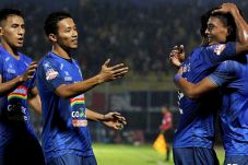 Petik Kemenangan, Pelatih...