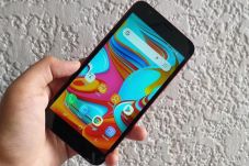 Seri Galaxy A2, Ponsel...