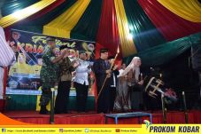 Bupati Kobar Nurhidayah...