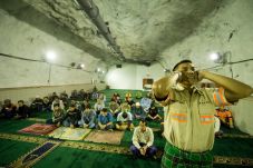 Salat Tarawih di Masjid...