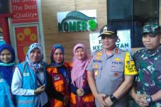 Datangi Stasiun Gambir,...