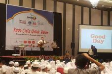 Gelar Kado Cinta untuk...