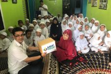 Menjelang Idul Fitri,...