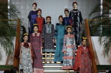 Alleira Angkat Pesona...