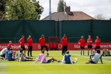 Robertson Ingatkan Liverpool...