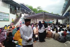 800 Paket Sembako Dibagikan...