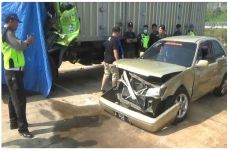Dua Mobil Berplat Jakarta...