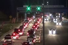 Malam Ini Terjadi Antrean...