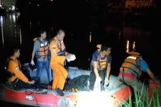 6 Jam Tenggelam di Danau,...