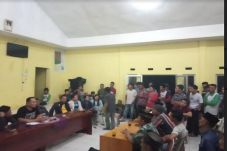 Selingkuhi Istri Tetangga,...