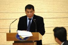 Duterte pada China:...