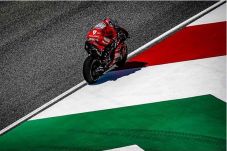 Petrucci Tercepat di...