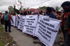 Puluhan Massa Partai...