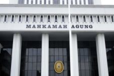Jangan Menggurui Mahkamah...