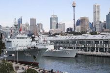 Muncul di Sydney, 3...