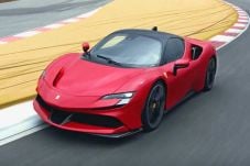 Ferrari Luncurkan Supercar...