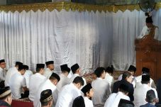 Airlangga Hartarto Salat...