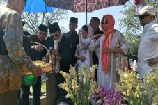 Habibie Didampingi Anak...