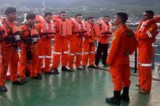 KM Lintas Timur Bermuatan...