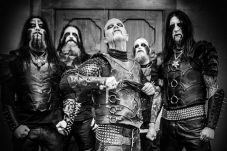 Masih Sibuk Tur, Dark...