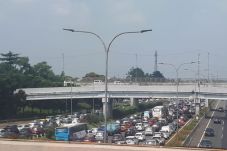 Lebaran Kedua, Tol Japek...