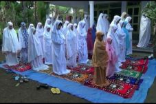Ratusan Jamaah Islam...