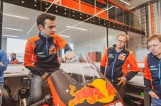 Dani Pedrosa Mulai Bekerja...