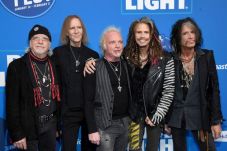 Aerosmith Masih Buka...