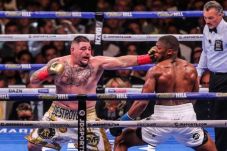 Bob Arum: Jangan Terburu-buru...