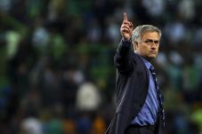 Mourinho Berpeluang...
