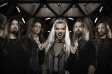 Vokalis Cantik The Agonist...