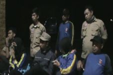 Tim SAR Lakukan Evakuasi...