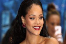 Sukses Berbisnis, Rihanna...