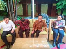 Lebaran Usai, Kebijakan...