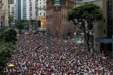 Hong Kong Diguncang...