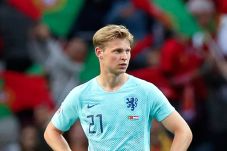 Takdir, Belanda Hanya...