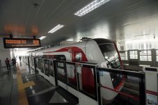 Naik LRT, Waktu Tempuh...