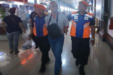 Pencuri Ponsel Penumpang...
