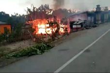 Kemensos Berikan Bantuan...
