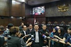 Jamin Kelancaran, Hakim...
