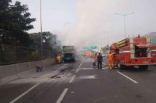 Pecah Ban, Bus Mekar...