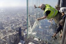 Lantai Kaca Skydeck...