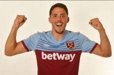 Gabung West Ham United,...