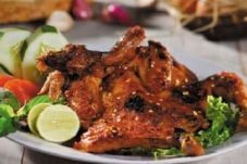 Ayam Bakar Santan, Hidangan...