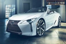 Lexus Siapkan Model...