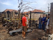 11 Rumah Dilalap Api,...