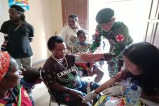 TNI Berikan Pelayanan...