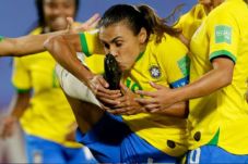 Cetak Gol Penentu Brasil,...