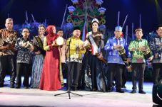 Gubernur Kalteng Buka...