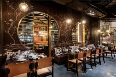 Mott 32, Restoran Ikonik...
